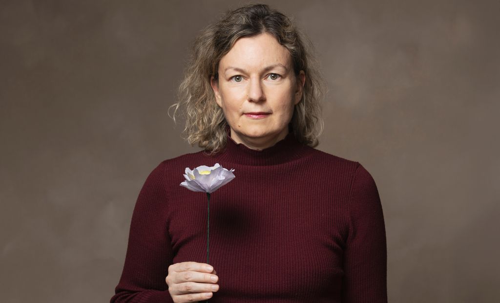 ENNAKKOTIEDOTE: Runoilijan romaani on värikylläinen kuvaus juurettomuudesta, taiteilijuudesta sekä Frida Kahlosta