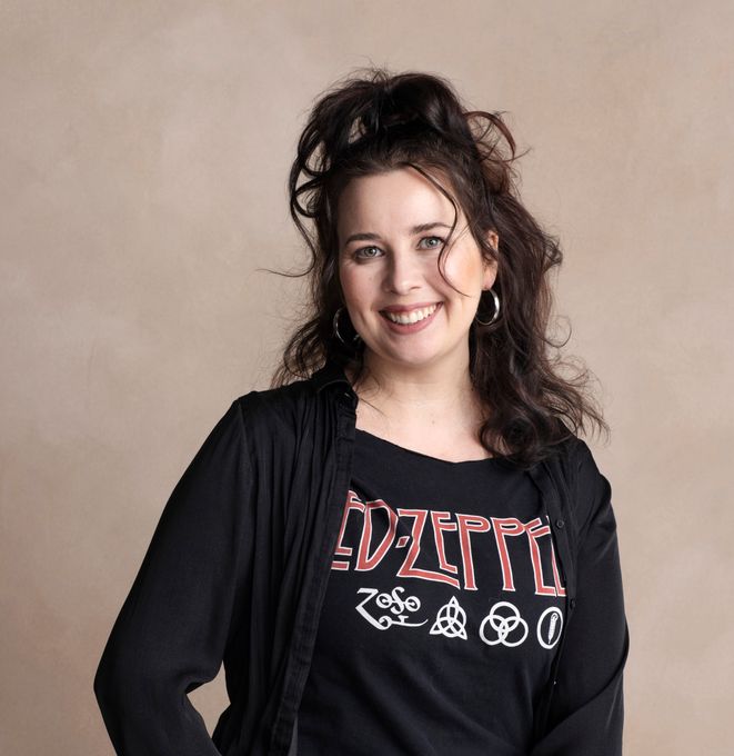 ENNAKKOTIEDOTE: Suosikkikirjailija Miina Supisen suloinen hyvänmielen äänikirjasarja alkaa – Pääskykehrän tarinoiden ensimmäinen osa ilmestyy 22.7.