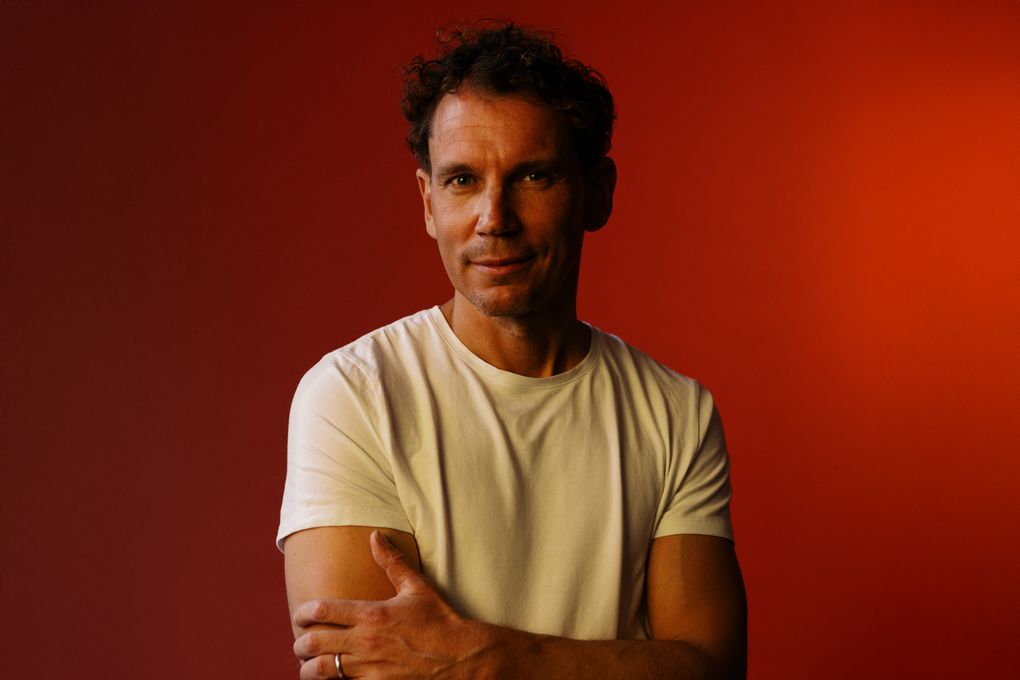 ENNAKKOTIEDOTE: Juha Itkosen elegantti rakkausromaani saa pohtimaan elämän suuria valintoja