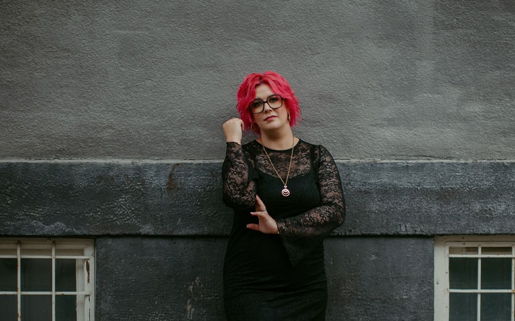 ENNAKKOTIEDOTE: Suomalaisen Nilla Kjellsdotterin Murhia Pohjanmaalla -kirjoja myyty jo yli 390 000 kappaletta – Uutuus Ei sinun lapsesi (Gummerus) käsittelee äitiyttä