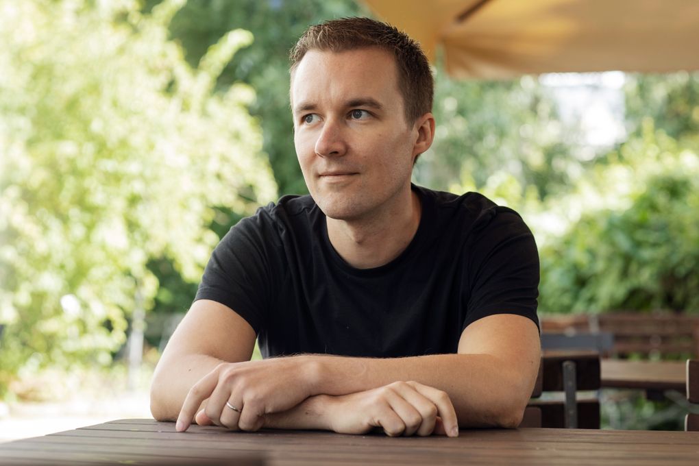 ENNAKKOTIEDOTE: Mikä on myyttinen sampo? – Historiallista romaanisarjaa 20 vuotta työstänyt kirjailija Mikko Kamula antaa oman tulkintansa vuosisataiseen kysymykseen