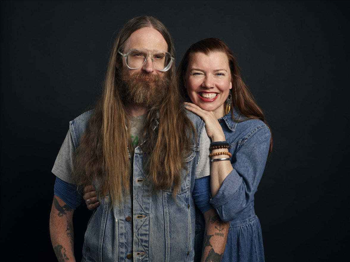 Haastattelussa Lapin nurjasta puolesta kirjoittava dekkaristikaksikko Noora Mustajoki ja Bosse Hellsten