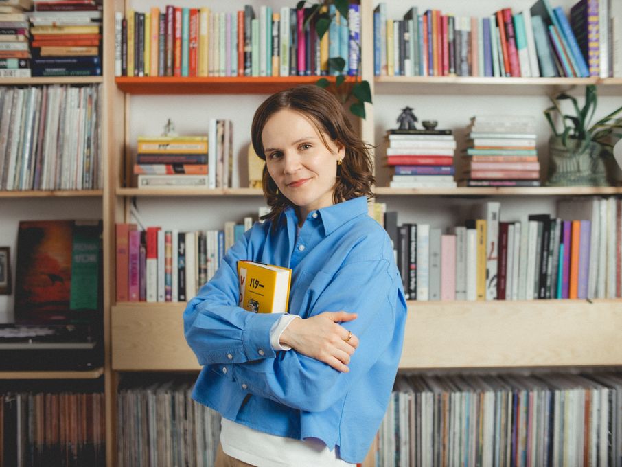 Gummerus aloittaa vaikuttajayhteistyön Ronja Salmen kanssa – ”Tulossa huikea kirjavuosi”